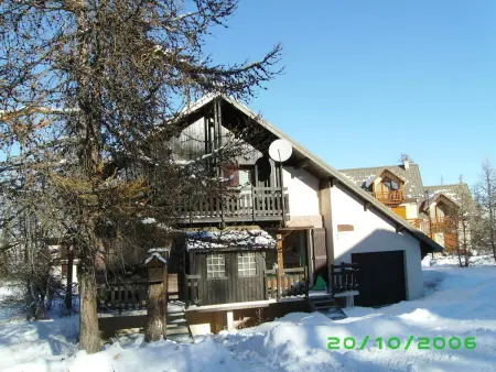 Location chalet à Risoul, Chalet au cœur de Risoul avec vue sur la montagne