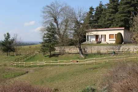 Maison familiale avec terrasse et cheminée à Langogne : photo 2