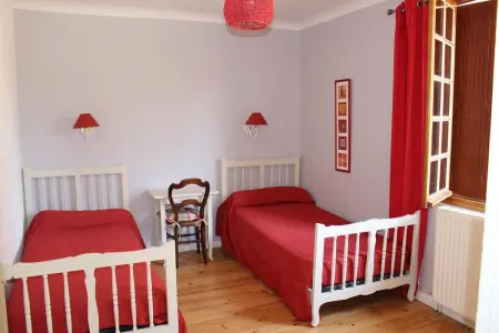 Maison familiale avec terrasse et cheminée à Langogne : photo 7