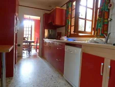 Maison familiale avec terrasse et cheminée à Langogne : photo 11