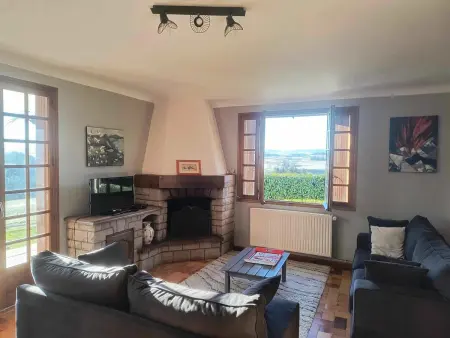 Maison familiale avec terrasse et cheminée à Langogne : photo 16