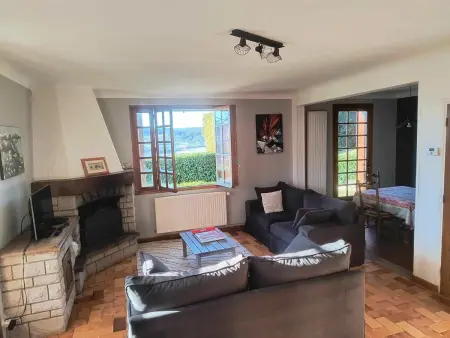 Maison familiale avec terrasse et cheminée à Langogne : photo 19