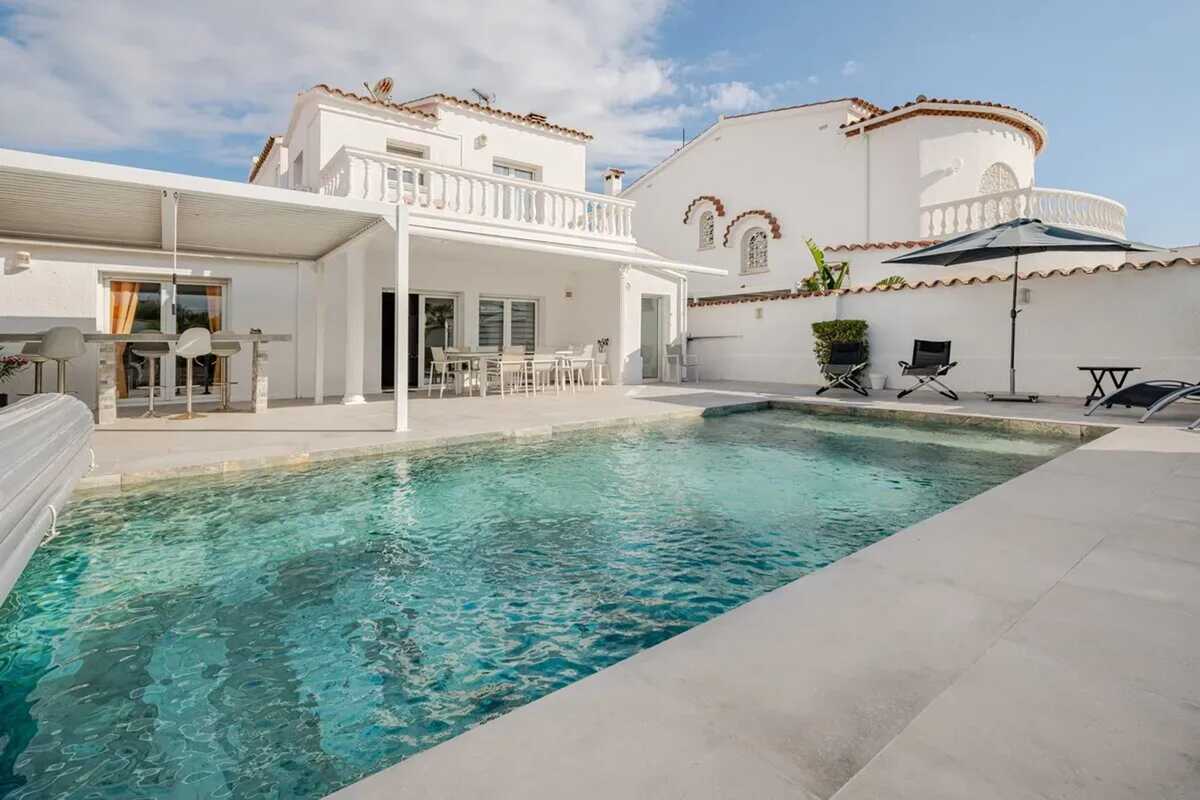 Villa 8 personnes à Empuriabrava, piscine privée ouverte toute l'année - Photo 1