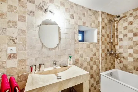 Maison avec terrasse et vue jardin à Bonnieux, 5 personnes : photo 14