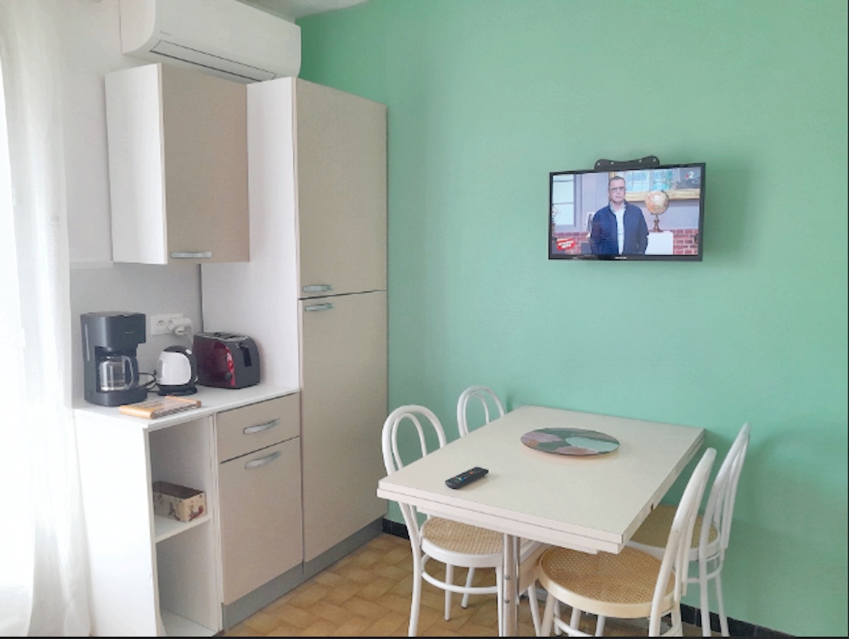 Appartement vue mer à Fleury avec terrasse et parking - Photo 2