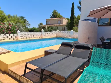 Location villa à Dénia, Villa ensoleillée à Dénia avec piscine privée et vue mer