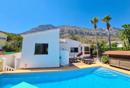 Villa ensoleillée à Dénia avec piscine privée et vue mer : photo 2