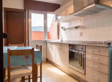 Appartement 90 m² avec balcon à Muros, 3 chambres, plage à 400 m : photo 4
