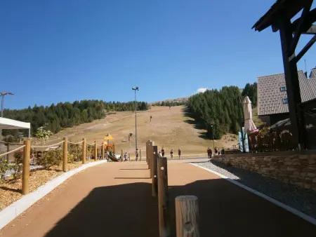 Appartement 28 m² vue montagne au Dévoluy, terrasse et local à skis : photo 12