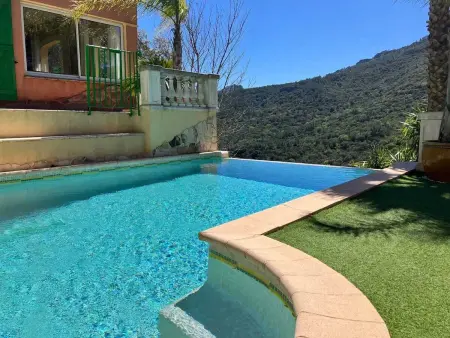 Maison conviviale à Fréjus avec piscine à débordement - Photo 1