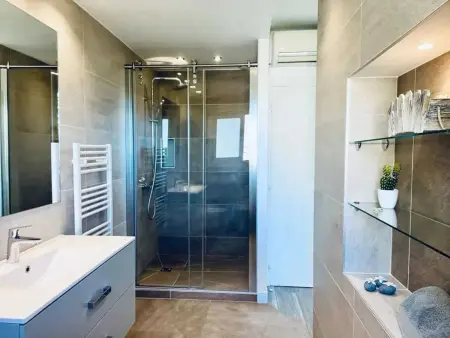 Maison conviviale à Fréjus avec piscine à débordement - Photo 35