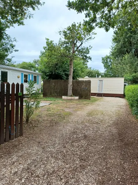Charmant Bungalow à Saint-Pierre-d'Oléron avec Jardin - Photo 9