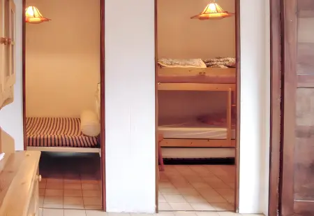 Bungalow 35 m² avec terrasse et piscine partagée à Escaro : photo 3