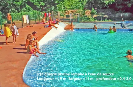 Bungalow 35 m² avec terrasse et piscine partagée à Escaro : photo 4