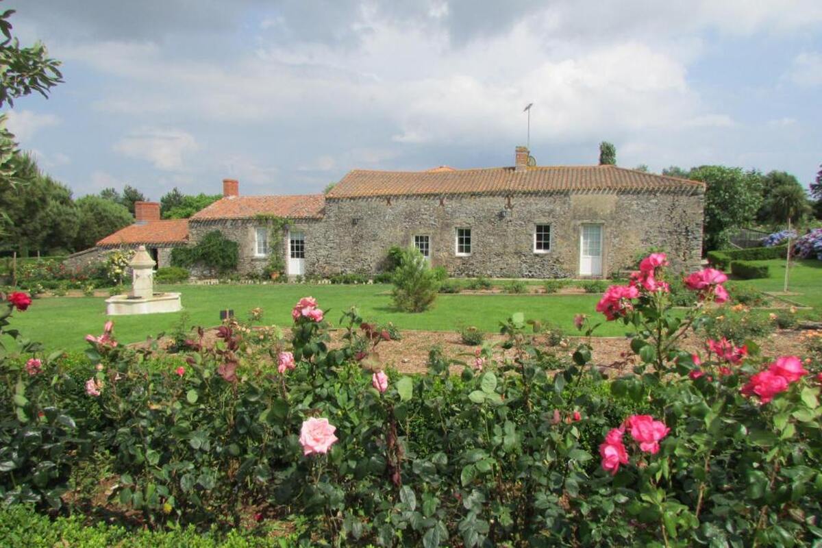 Maison 3 chambres avec jardin clôturé et piste de pétanque à Landevieille - Photo 2