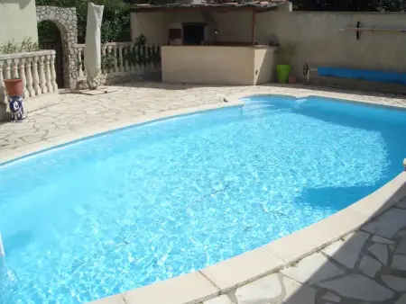Location villa à Poussan, Villa avec jardin à Poussan avec piscine privée ouverte toute lannée