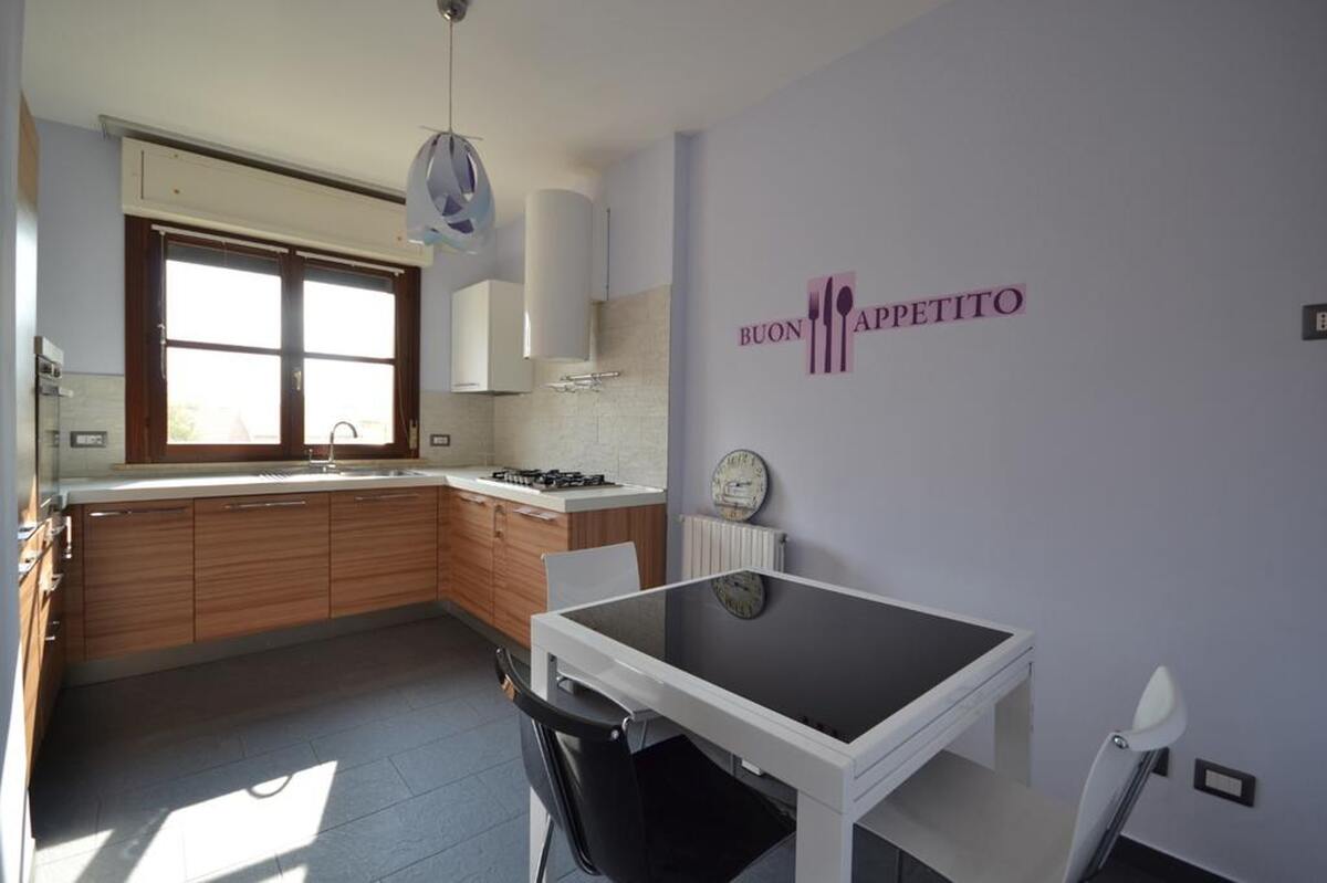 Appartement 50 m² balcon à Vercelli, centre historique - Photo 2