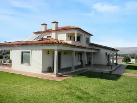 Villa avec piscine privée et vue montagne à Santa Leocádia : photo 3