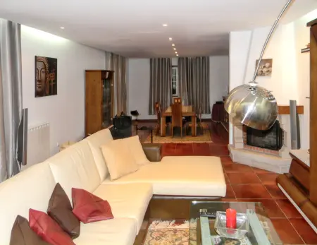 Villa avec piscine privée et vue montagne à Santa Leocádia : photo 9