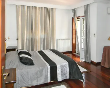 Villa avec piscine privée et vue montagne à Santa Leocádia : photo 21