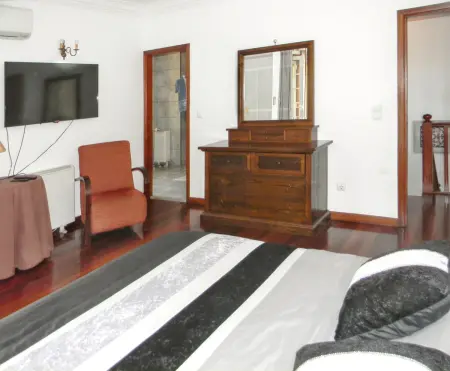 Villa avec piscine privée et vue montagne à Santa Leocádia : photo 23