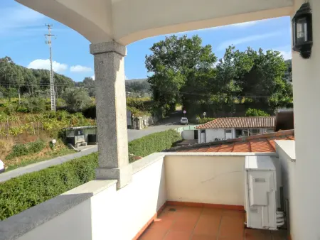 Villa avec piscine privée et vue montagne à Santa Leocádia : photo 32