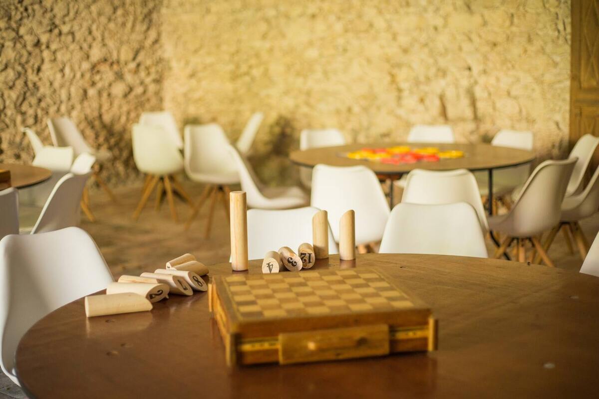 Château 15 personnes à Messas : piscine, vignes et terrain de jeux - Photo 9