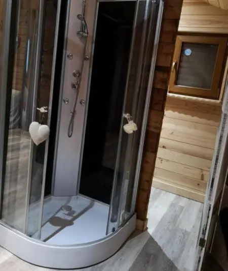 Studio avec jacuzzi, sauna et piscine partagée à Louâtre : photo 9