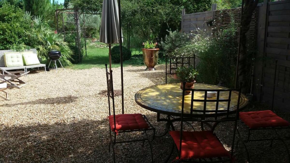 Maison 2 chambres, piscine privée et jardin à Cheval-Blanc - Photo 3