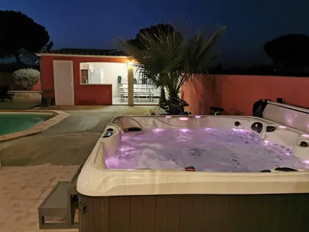 Villa élégante à Carcassonne avec jardin et jacuzzi - Photo 6