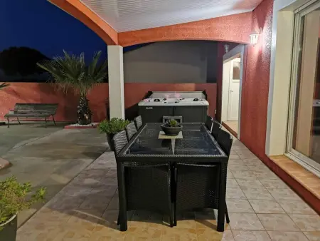 Villa élégante à Carcassonne avec jardin et jacuzzi - Photo 12