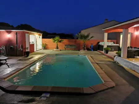 Villa élégante à Carcassonne avec jardin et jacuzzi - Photo 49