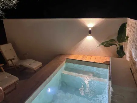 Maison de charme avec piscine privée à Mérindol, jardin clos : photo 3