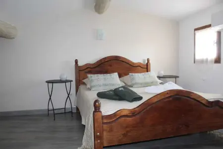 Maison de charme avec piscine privée à Mérindol, jardin clos : photo 8
