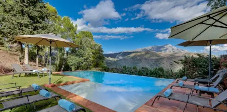 Location villa à Benahavís, Villa paradisiaque à Benahavís avec jacuzzi et piscine privée
