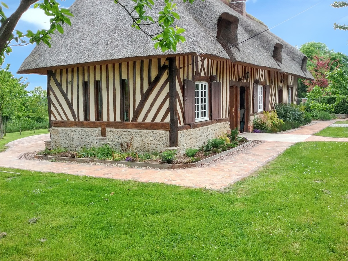 Maison 120 m² à Clarbec, jardin clôturé et jeux enfants - Photo 2