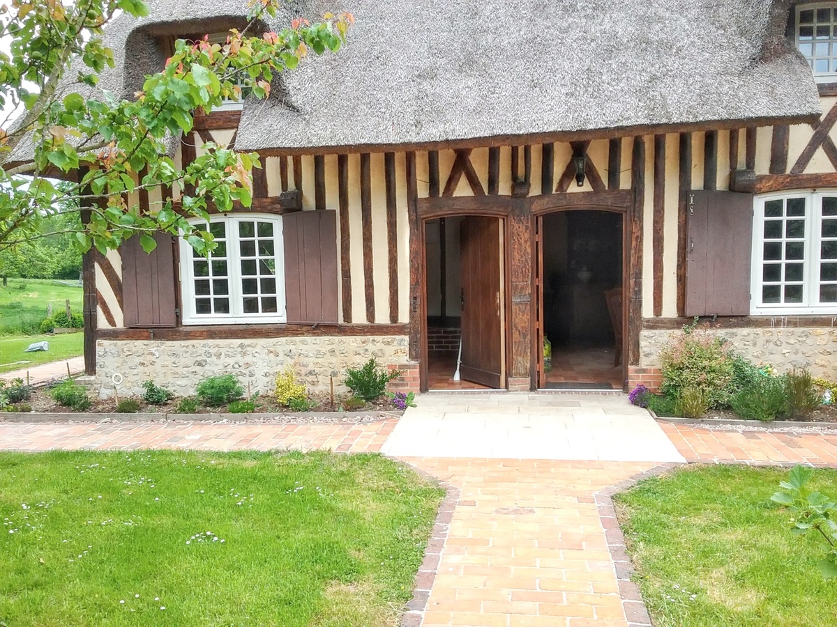 Maison 120 m² à Clarbec, jardin clôturé et jeux enfants - Photo 3