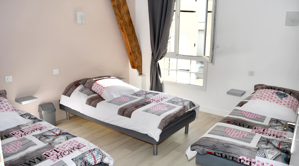 Maison 27 pers, 11 chambres et salle réception à Saint-Épain - Photo 15
