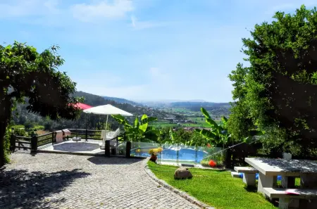 Villa Idéale Vila Nova de Famalicão, piscine privée et vue lac : photo 5