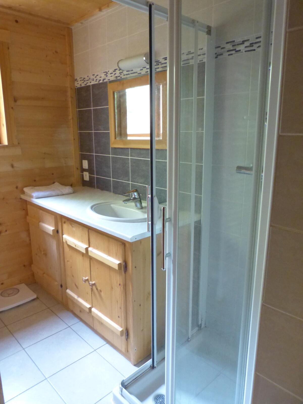 Appartement 80 m² 3 chambres, jardin et vue montagnes - Photo 6