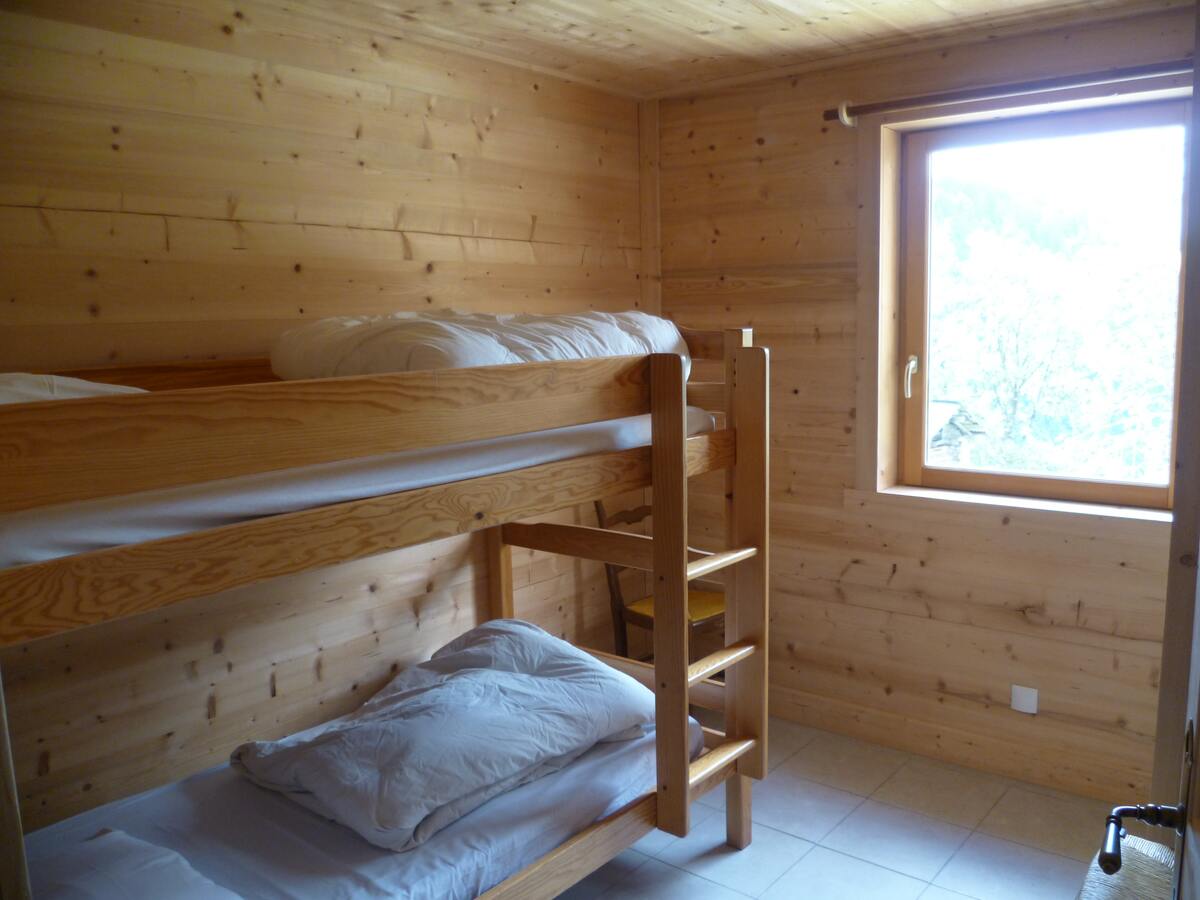 Appartement 80 m² 3 chambres, jardin et vue montagnes - Photo 7