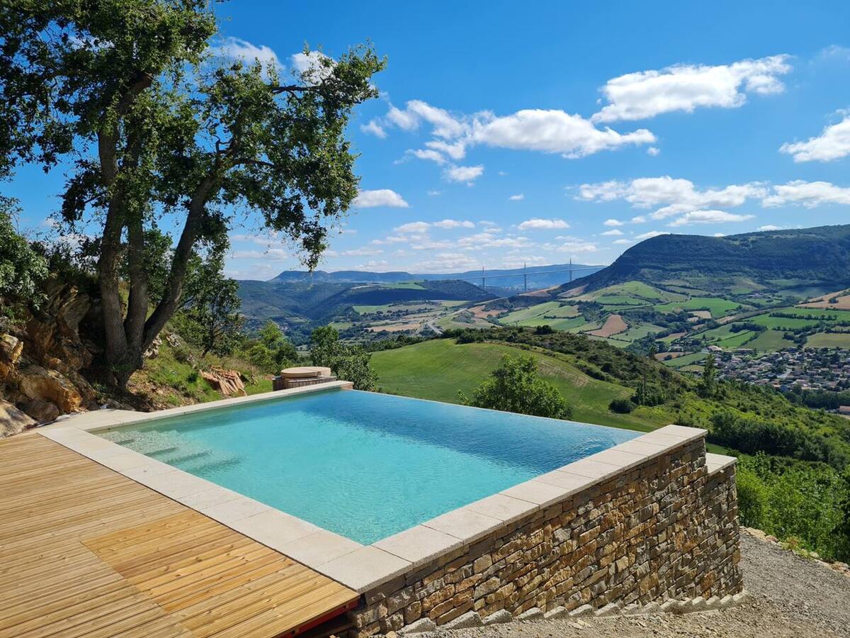 Maison 1 chambre avec piscine et jacuzzi à Saint-Georges-de-Luzençon - Photo 1