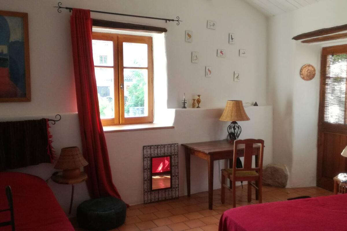 Maison 1 chambre avec piscine et jacuzzi à Saint-Georges-de-Luzençon - Photo 6
