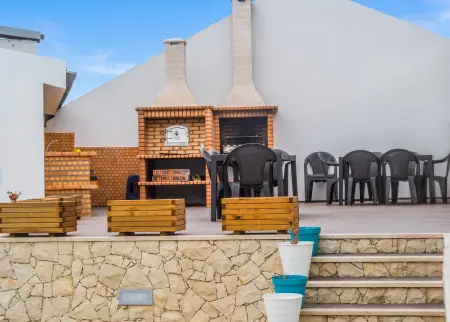 Maison Atalaia avec piscine partagée, jardin clôturé et balançoire : photo 13
