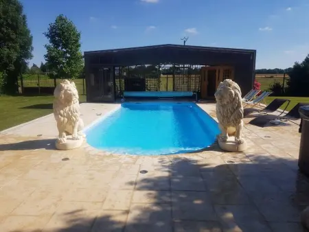 Villa élégante à Saint Clair-d'Arcey avec piscine privée - Photo 1