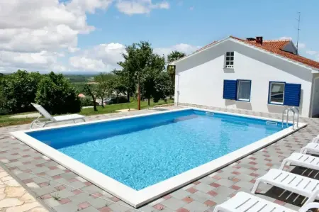Location villa à Buje, Villa familiale à Buje avec piscine et vue sur la mer