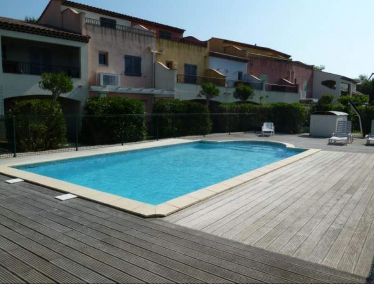 Maison 4 pers. à Cogolin, piscine partagée + terrasse - Photo 1