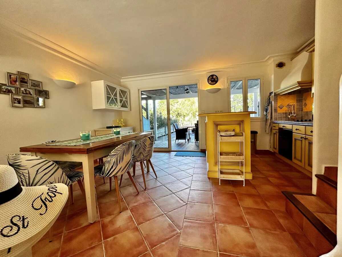 Maison 4 pers. à Cogolin, piscine partagée + terrasse - Photo 23