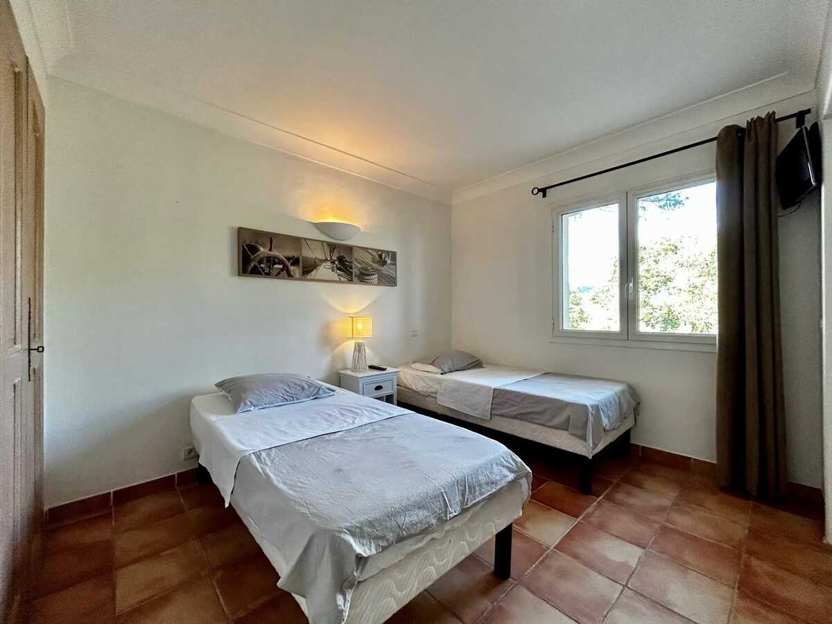Maison 4 pers. à Cogolin, piscine partagée + terrasse - Photo 29