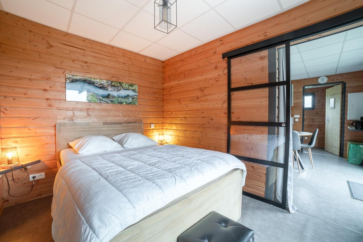 Chalet 32 m² à Saint-Sylvestre, terrasse et coin feu - Photo 3